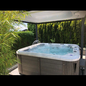 Waterwave Spas Canadian Elite PE644 Hamilton